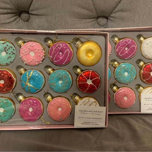 🎄Cupcakes & Cashmere Donut Christmas Tree Ornaments - Picture 5 of 6